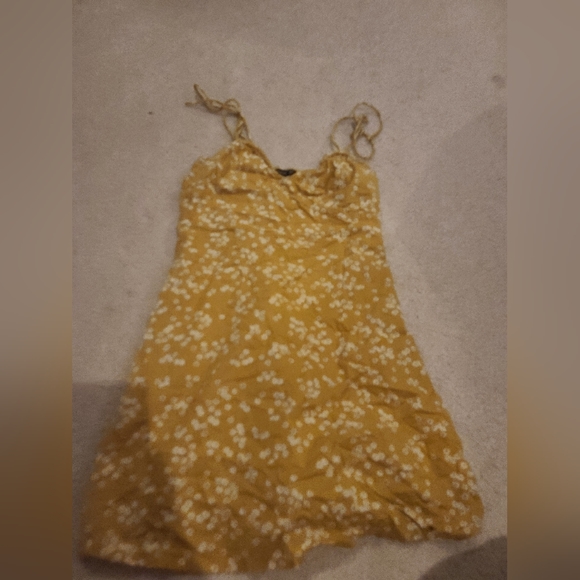 Yellow sundress - Picture 3 of 3